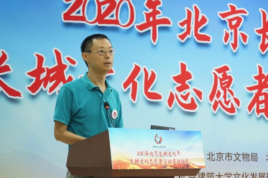 何须飞将在