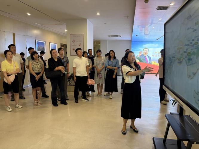 高层次人才和骨干教师代表等90人参加