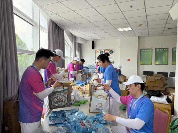 榴铸华章”为主题的民族体育盛会上